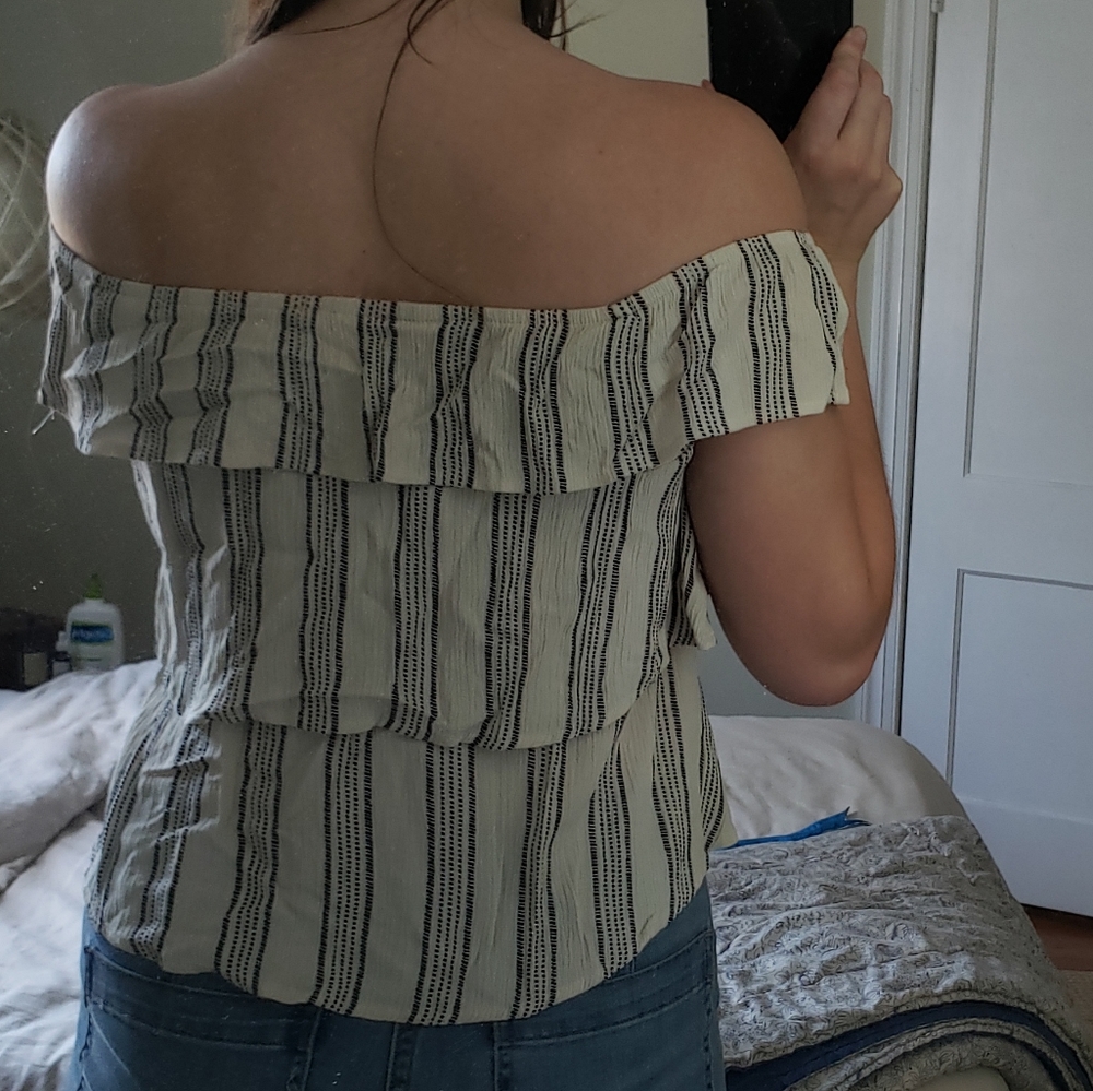[Free w/ purchase] Off the shoulder ruffle top - Picture 5 of 5